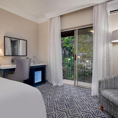 Protea Hotel By Marriott Johannesburg Balalaika Сэндтон Экстерьер фото