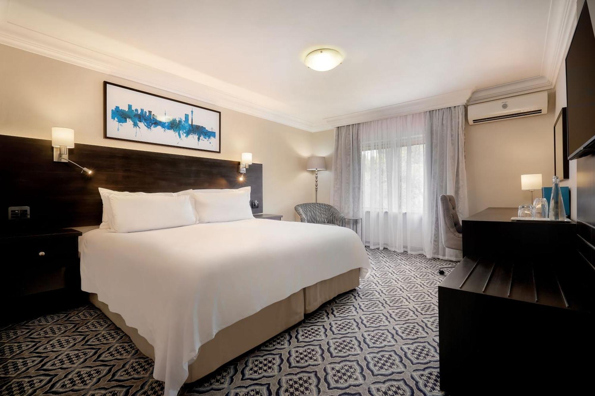 Protea Hotel By Marriott Johannesburg Balalaika Сэндтон Экстерьер фото