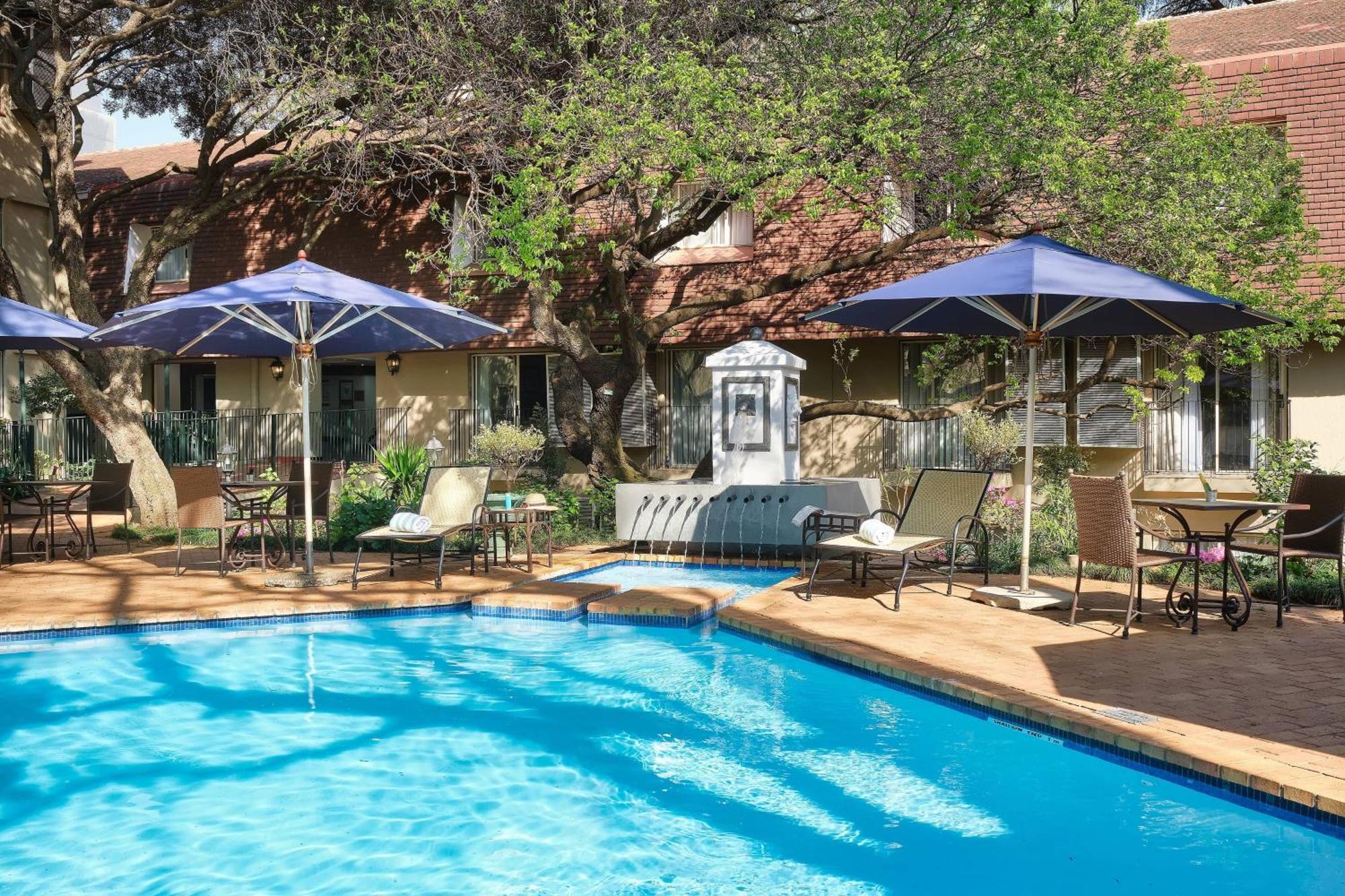 Protea Hotel By Marriott Johannesburg Balalaika Сэндтон Экстерьер фото