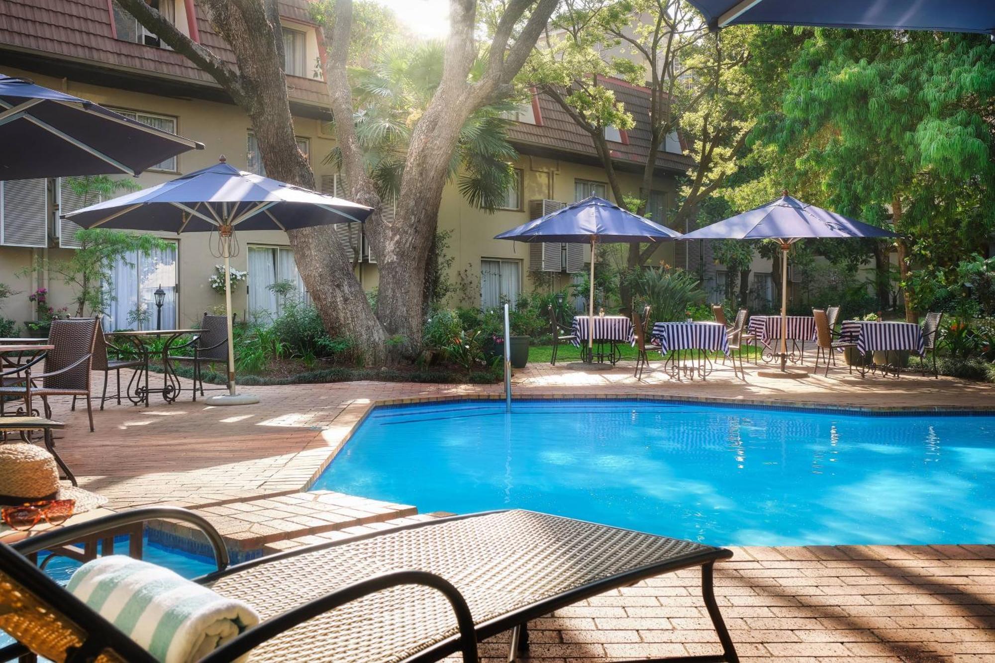Protea Hotel By Marriott Johannesburg Balalaika Сэндтон Экстерьер фото