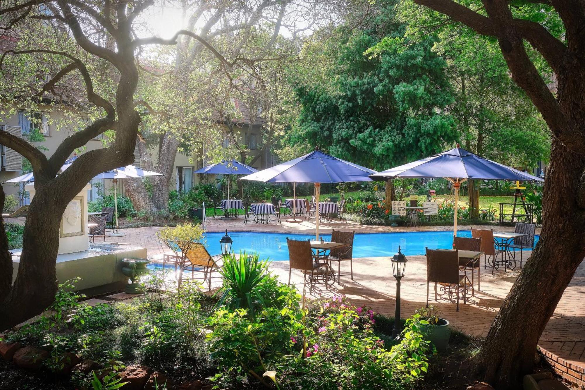 Protea Hotel By Marriott Johannesburg Balalaika Сэндтон Экстерьер фото